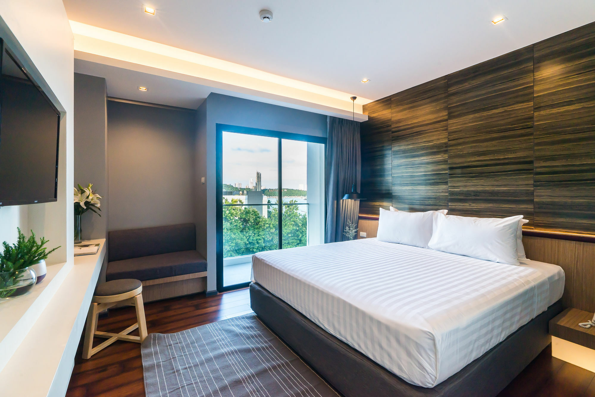 Sea Me Spring Hotel Pattaya Buitenkant foto